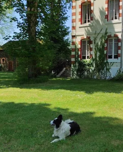 Les D'hotes Du Domaine De Lugazaut Bed & Breakfast